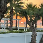 Сasa de vacaciones Beautiful Nearby House With Garden, Private Pool And Large Yard