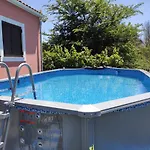 Beautiful Nearby House With Garden, Private Pool And Large Yard *