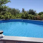Beautiful Nearby House With Garden, Private Pool And Large Yard Сasa de vacaciones *