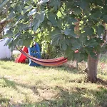Beautiful Nearby House With Garden, Private Pool And Large Yard Сasa de vacaciones *