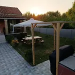 Beautiful Nearby House With Garden, Private Pool And Large Yard *