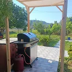 Beautiful Nearby House With Garden, Private Pool And Large Yard Сasa de vacaciones