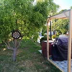 Beautiful Nearby House With Garden, Private Pool And Large Yard