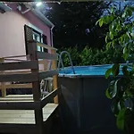 Beautiful Nearby House With Garden, Private Pool And Large Yard Сasa de vacaciones