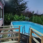 Beautiful Nearby House With Garden, Private Pool And Large Yard Сasa de vacaciones *
