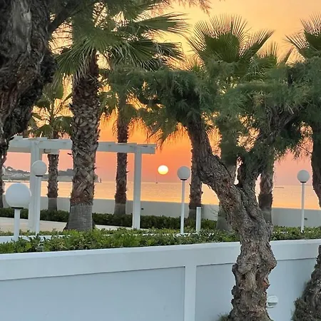 Holiday home Beautiful Nearby Beach House With Garden, Private Pool And Large Yard