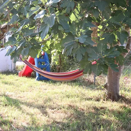 Beautiful Nearby House With Garden, Private Pool And Large Yard Σπίτι διακοπών *