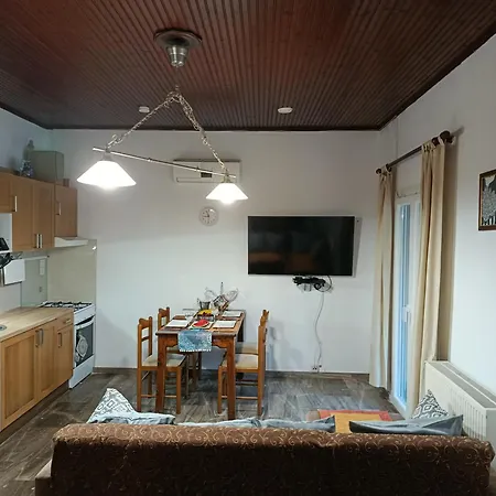 Beautiful Nearby Beach House With Garden, Private Pool And Large Yard