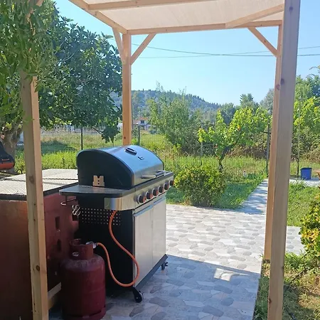 Beautiful Nearby Beach House With Garden, Private Pool And Large Yard Holiday home