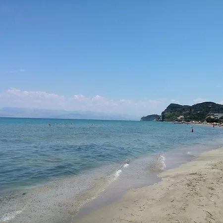 Beautiful Nearby Beach House With Garden, Private Pool And Large Yard Holiday home *