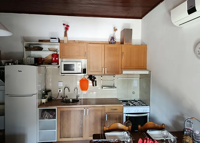 Дом отдыха Beautiful Nearby House With Garden, Private Pool And Large Yard