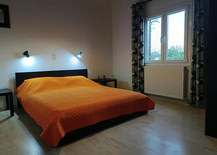 Дом отдыха Beautiful Nearby House With Garden, Private Pool And Large Yard