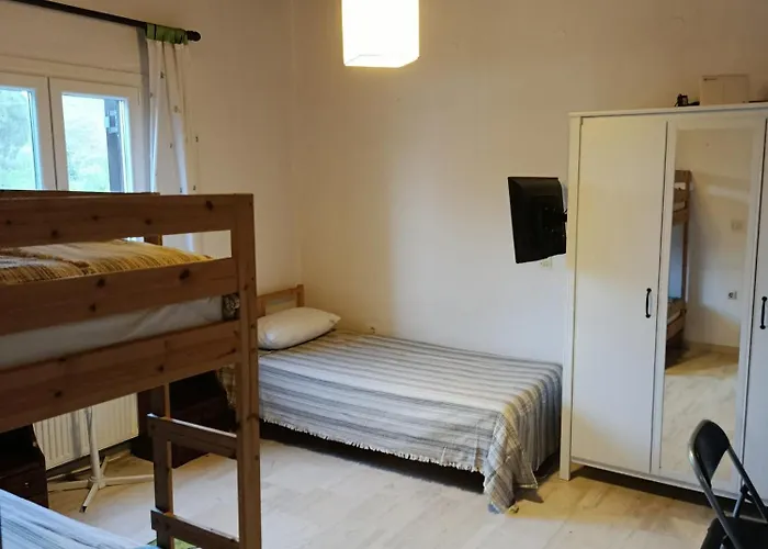Дом отдыха Beautiful Nearby House With Garden, Private Pool And Large Yard *