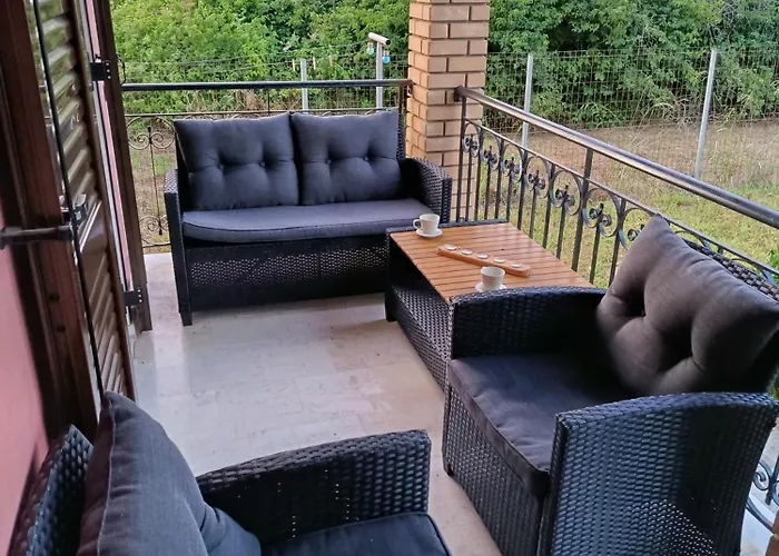 Дом отдыха Beautiful Nearby House With Garden, Private Pool And Large Yard Сидарион