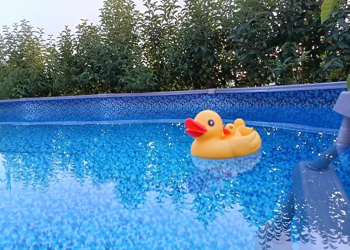 Дом отдыха Beautiful Nearby House With Garden, Private Pool And Large Yard