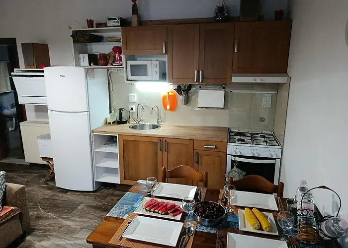 Дом отдыха Beautiful Nearby House With Garden, Private Pool And Large Yard