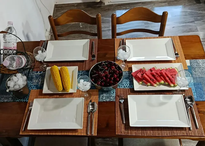 Дом отдыха Beautiful Nearby House With Garden, Private Pool And Large Yard