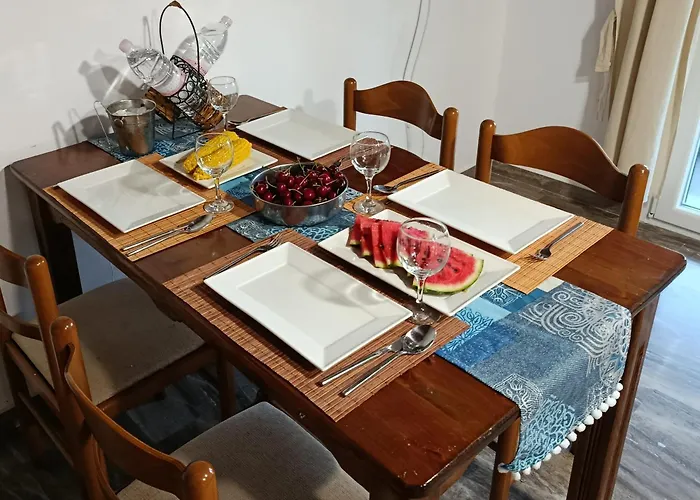 Beautiful Nearby House With Garden, Private Pool And Large Yard Дом отдыха