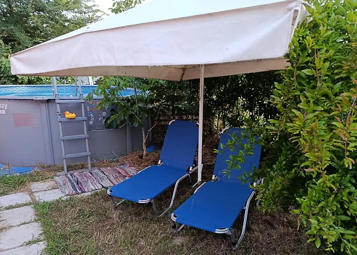 Дом отдыха Beautiful Nearby House With Garden, Private Pool And Large Yard
