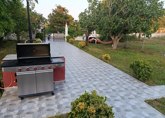 Beautiful Nearby House With Garden, Private Pool And Large Yard Дом отдыха Сидарион