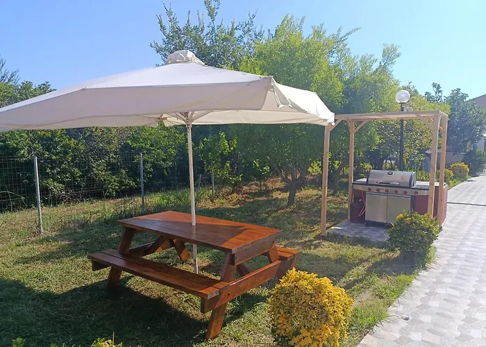 Beautiful Nearby House With Garden, Private Pool And Large Yard Дом отдыха Сидарион