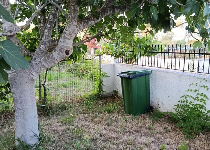 Дом отдыха Beautiful Nearby House With Garden, Private Pool And Large Yard Сидарион
