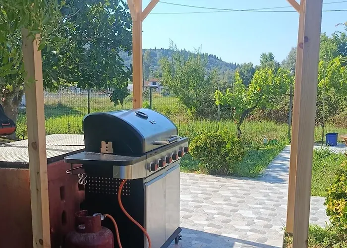 Beautiful Nearby House With Garden, Private Pool And Large Yard Дом отдыха