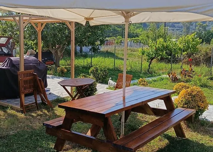 Дом отдыха Beautiful Nearby House With Garden, Private Pool And Large Yard *