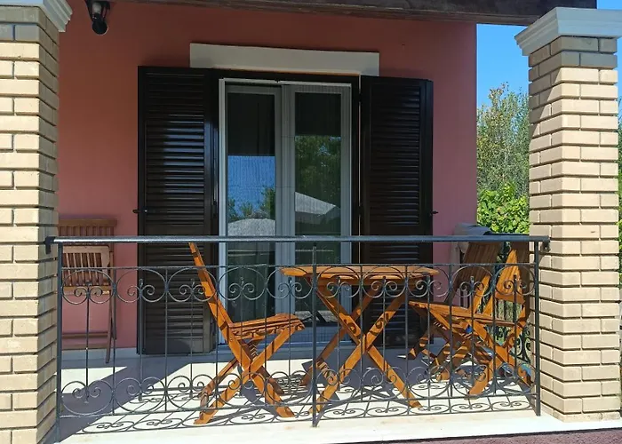 Дом отдыха Beautiful Nearby House With Garden, Private Pool And Large Yard Сидарион