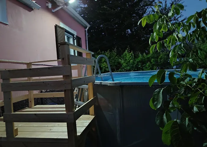 Beautiful Nearby House With Garden, Private Pool And Large Yard Дом отдыха