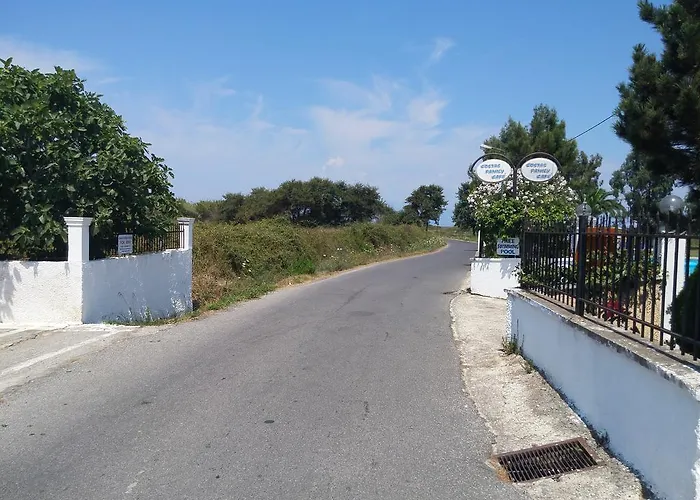 Beautiful Nearby House With Garden, Private Pool And Large Yard