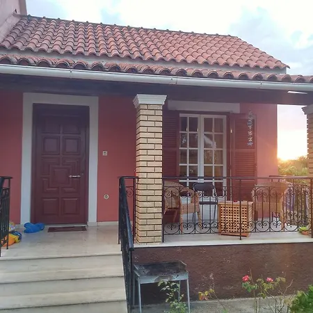 Beautiful Nearby Beach House With Garden, Private Pool And Large Yard *