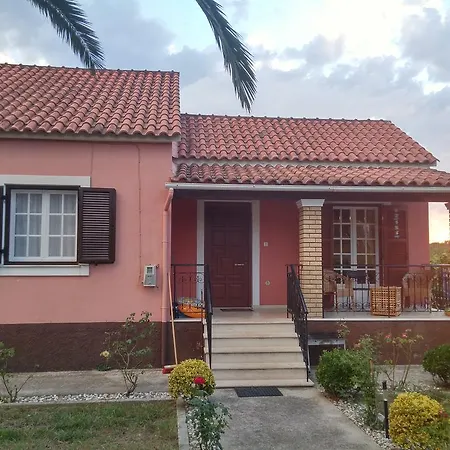 Beautiful Nearby Beach House With Garden, Private Pool And Large Yard Holiday home *