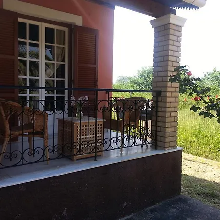 Beautiful Nearby Beach House With Garden, Private Pool And Large Yard Holiday home *
